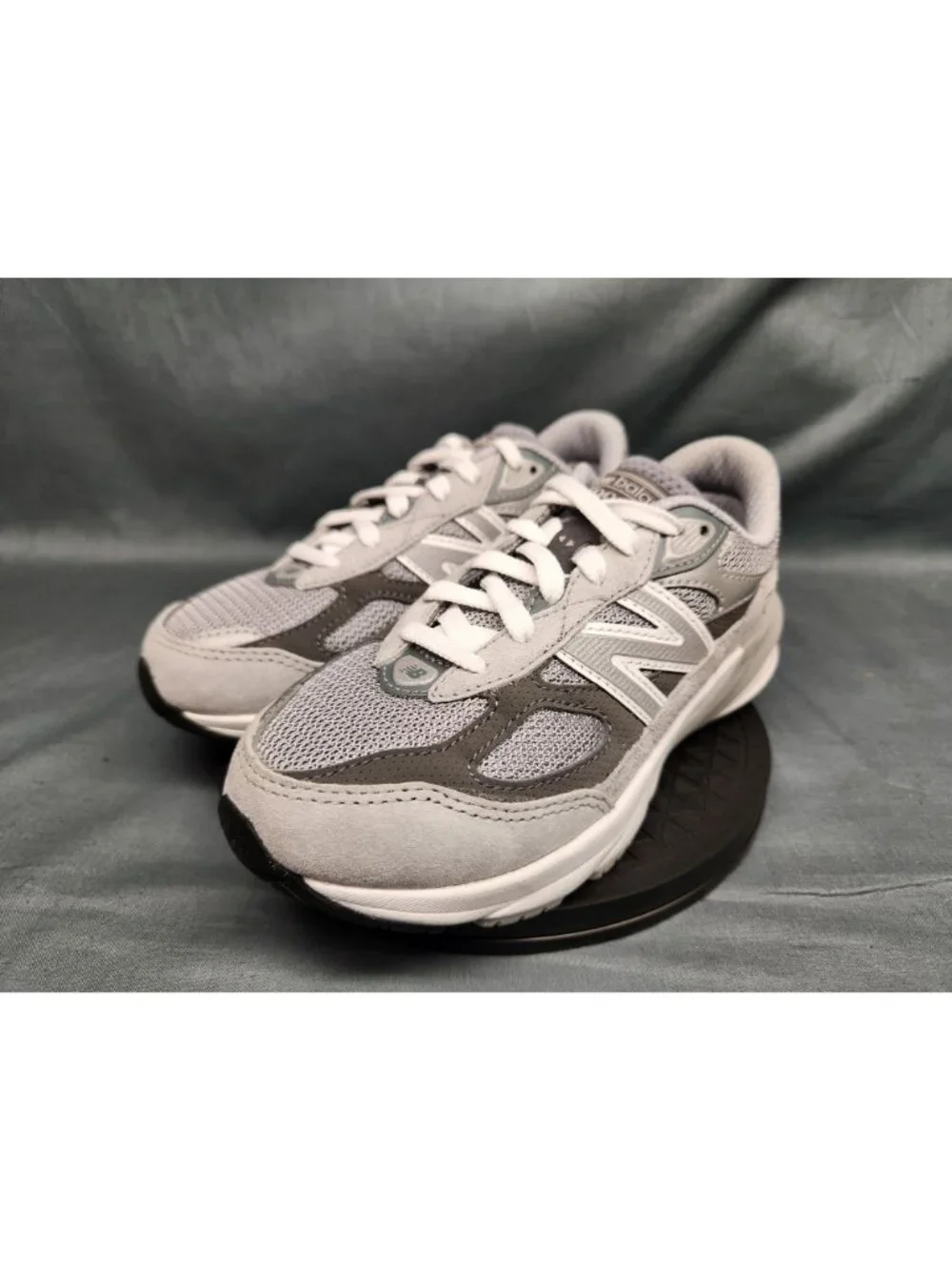 New Balance FuelCell 990v6 Sneakers PC990GL6 Grey White Kids Size 11 NEW NO BOX!
